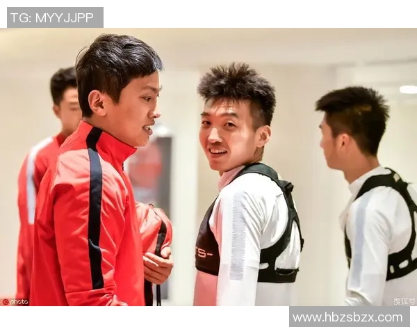 卓尔与建业激战正酣比分悬念迭起引发球迷热议 卓尔与建业激战正酣比分悬念迭起引发球迷热议